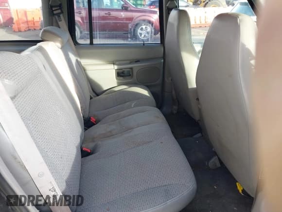 ✅ 2001 Ford Explorer XLS • VIN: 1FMZU72E21ZA10759 • Lot: 41633672. Listed on IAAI with 180,478 mi. Free auction sales archive from the USA and detailed vehicle history report at DreamBid. Image 8.