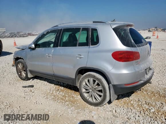 ✅ 2012 Volkswagen Tiguan S • VIN: WVGBV7AX1CW610274 • Лот: 82001645. Опубликован ранее на Copart с пробегом 152 194 миль. Бесплатный доступ к архиву аукционных продаж из США и подробный отчёт об истории автомобиля на DreamBid. Изображение 2.