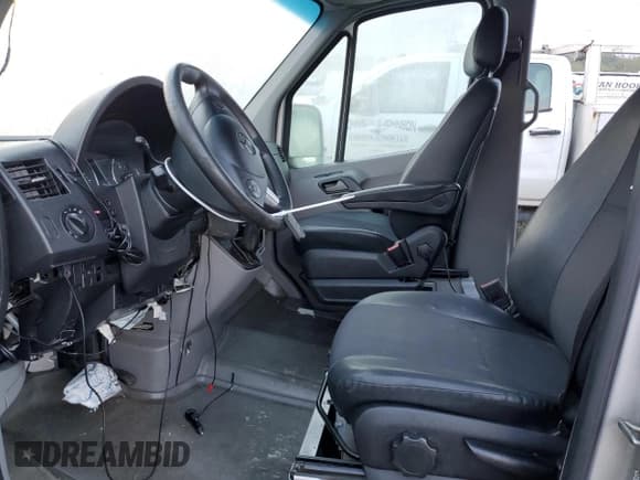✅ 2016 Mercedes-Benz Sprinter Passenger • VIN: 8BRPE7DD2GE127639 • Лот: 73295094. Опубликован ранее на Copart с пробегом 139 494 миль. Бесплатный доступ к архиву аукционных продаж из США и подробный отчёт об истории автомобиля на DreamBid. Изображение 7.