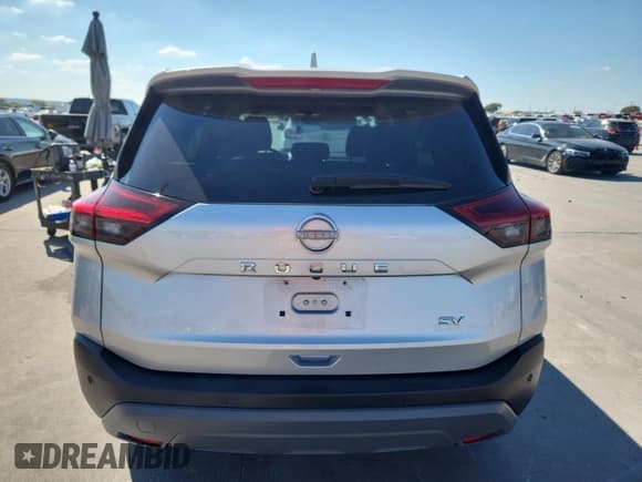 ✅ 2023 Nissan Rogue SV • VIN: JN8BT3BA7PW007451 • Lot: 82607075. Wystawiony na Copart z przebiegiem 30 287 mil. Bezpłatny archiwum sprzedaży aukcyjnych z USA i szczegółowy raport historii pojazdu na DreamBid. Zdjęcie 6.