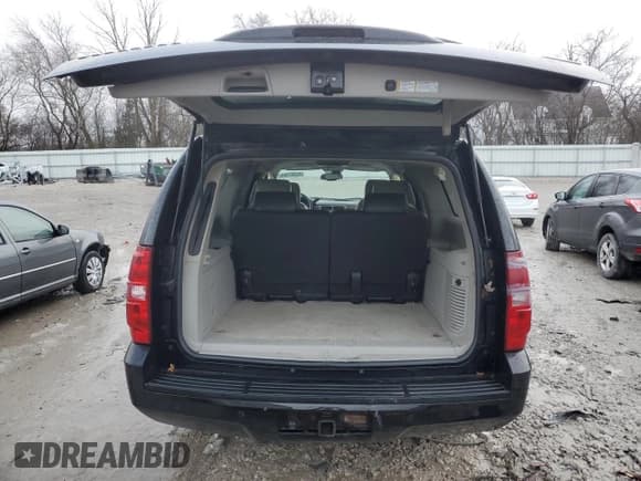 ✅ 2007 Chevrolet Suburban LTZ • VIN: 3GNFK16367G132334 • Lot: 81407164. Wystawiony na Copart z przebiegiem 201 998 mil. Bezpłatny archiwum sprzedaży aukcyjnych z USA i szczegółowy raport historii pojazdu na DreamBid. Zdjęcie 6.