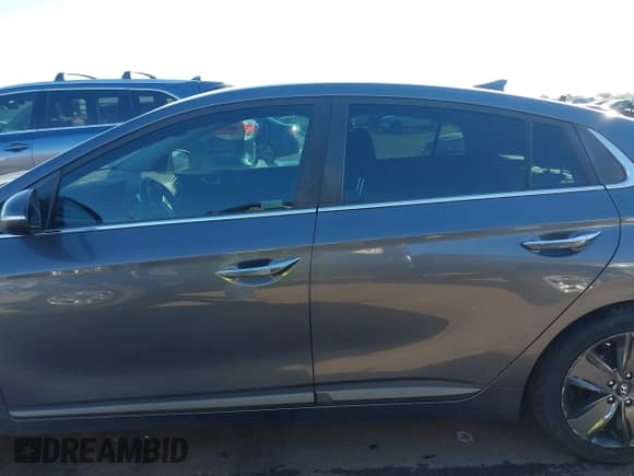 ✅ 2018 Hyundai Ioniq Limited • VIN: KMHC05LCXJU064259 • Lot: 43609318. Wystawiony na IAAI z przebiegiem 92 098 mil. Bezpłatny archiwum sprzedaży aukcyjnych z USA i szczegółowy raport historii pojazdu na DreamBid. Zdjęcie 15.