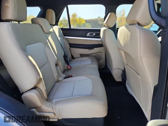 ✅ 2017 Ford Explorer XLT • VIN: 1FM5K8D81HGD08064 • Lot: 87408175. Wystawiony na Copart z przebiegiem 91 076 mil. Bezpłatny archiwum sprzedaży aukcyjnych z USA i szczegółowy raport historii pojazdu na DreamBid. Zdjęcie 11.