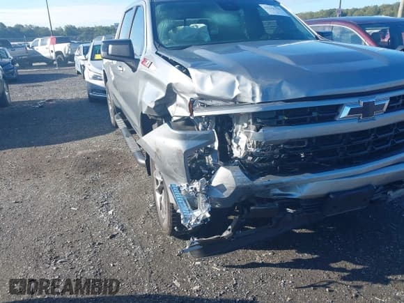 ✅ 2024 Chevrolet Silverado 1500 RST • VIN: 1GCUDEEDXRZ249610 • Lot: 43222359. Wystawiony na IAAI z przebiegiem 40 574 mil. Bezpłatny archiwum sprzedaży aukcyjnych z USA i szczegółowy raport historii pojazdu na DreamBid. Zdjęcie 6.