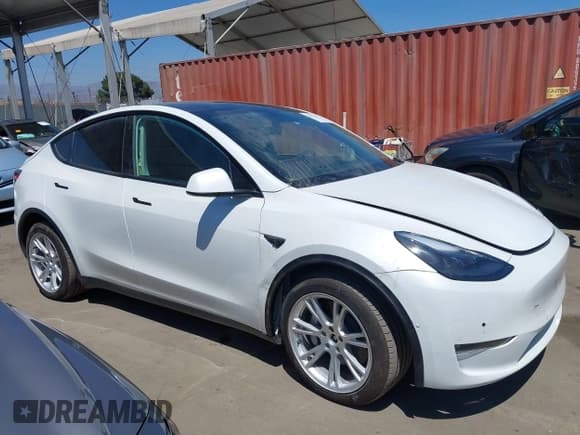 ✅ 2022 Tesla Model Y Long Range • VIN: 7SAYGDEE4NF315356 • Lot: 42895102. Wystawiony na IAAI z przebiegiem 1 057 mil. Bezpłatny archiwum sprzedaży aukcyjnych z USA i szczegółowy raport historii pojazdu na DreamBid. Zdjęcie 13.
