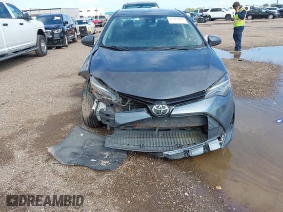 ✅ 2017 Toyota Corolla LE • VIN: 5YFBURHE1HP593600 • Lot: 43311094. Wystawiony na IAAI z przebiegiem 143 736 mil. Bezpłatny archiwum sprzedaży aukcyjnych z USA i szczegółowy raport historii pojazdu na DreamBid. Zdjęcie 6.