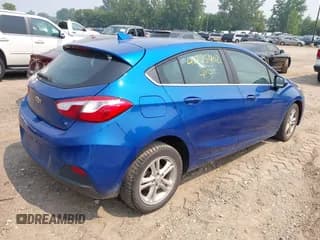 ✅ 2018 Chevrolet Cruze LT • VIN: 3G1BE6SM6JS588387 • Lot: 42875402. Wystawiony na IAAI z przebiegiem 117 993 mil. Bezpłatny archiwum sprzedaży aukcyjnych z USA i szczegółowy raport historii pojazdu na DreamBid. Zdjęcie 4.