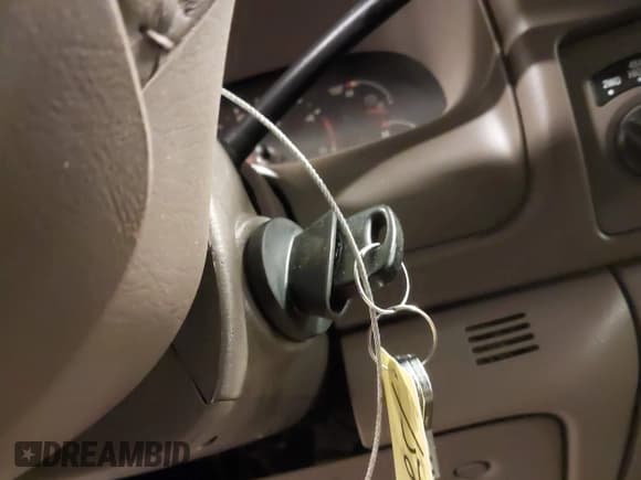 ✅ 2004 Ford Excursion Eddie Bauer • VIN: 1FMSU45P54EC74728 • Лот: 41269722. Опубликован ранее на IAAI с пробегом 372 635 миль. Бесплатный доступ к архиву аукционных продаж из США и подробный отчёт об истории автомобиля на DreamBid. Изображение 11.