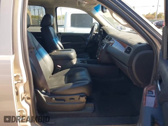 ✅ 2012 Chevrolet Suburban LT • VIN: 1GNSKJE77CR302438 • Lot: 43601904. Listed on IAAI with 162,986 mi. Free auction sales archive from the USA and detailed vehicle history report at DreamBid. Image 5.