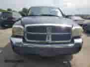 2005 Dodge Dakota SLT z VIN 1D7HE42K85S209675, wystawiony jako Copart lot #63391424 z przebiegiem 146 006 mil mil oraz Szkoda całkowita • Salvage title. Historia ofert i sprzedaży dostępna na DreamBid. Obrazek 5.