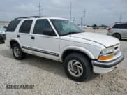 ✅ 2001 Chevrolet Blazer LT • VIN: 1GNDT13W51K250894 • Lot: 59919775. Wystawiony na Copart z przebiegiem 152 535 mil. Bezpłatny archiwum sprzedaży aukcyjnych z USA i szczegółowy raport historii pojazdu na DreamBid. Zdjęcie 4.