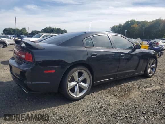 2013 Dodge Charger SE with VIN 2C3CDXBGXDH638816, listed as a Copart auction lot 81862995 with 157,851 mi miles and Clean title. Bid and sale history available at DreamBid. Image 3.