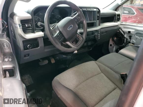 ✅ 2024 Ford F-350 XL • VIN: 1FTRF3BT1REE92195 • Лот: 84776055. Опубликован ранее на Copart с пробегом 23 128 миль. Бесплатный доступ к архиву аукционных продаж из США и подробный отчёт об истории автомобиля на DreamBid. Изображение 8.