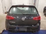 ✅ 2017 Volkswagen Golf R • VIN: WVWWF7AU8HW072124 • Lot: 46450095. Wystawiony na Copart z przebiegiem 86 037 mil. Bezpłatny archiwum sprzedaży aukcyjnych z USA i szczegółowy raport historii pojazdu na DreamBid. Zdjęcie 6.