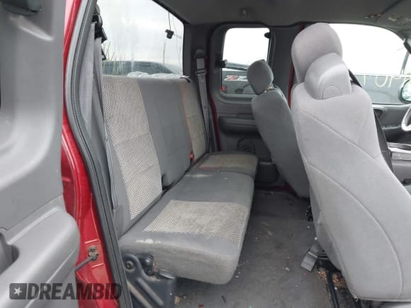 ✅ 2004 Ford F-150 XL • VIN: 2FTRX18W74CA40690 • Lot: 41507958. Listed on IAAI with 182,136 mi. Free auction sales archive from the USA and detailed vehicle history report at DreamBid. Image 8.