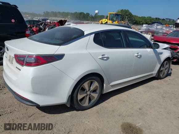 ✅ 2015 Kia Optima EX • VIN: KNAGN4AD3F5082081 • Lot: 42768012. Wystawiony na IAAI z przebiegiem 163 742 mil. Bezpłatny archiwum sprzedaży aukcyjnych z USA i szczegółowy raport historii pojazdu na DreamBid. Zdjęcie 4.
