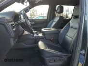 ✅ 2023 Chevrolet Suburban Premier • VIN: 1GNSCFKD5PR392568 • Lot: 91659965. Wystawiony na Copart z przebiegiem 76 283 mil. Bezpłatny archiwum sprzedaży aukcyjnych z USA i szczegółowy raport historii pojazdu na DreamBid. Zdjęcie 7.