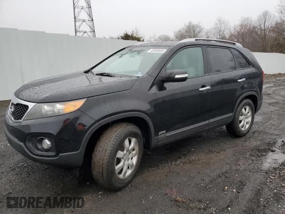 ✅ 2011 Kia Sorento LX • VIN: 5XYKTDA16BG070095 • Lot: 48908085. Wystawiony na Copart z przebiegiem 128 873 mil. Bezpłatny archiwum sprzedaży aukcyjnych z USA i szczegółowy raport historii pojazdu na DreamBid. Zdjęcie 1.