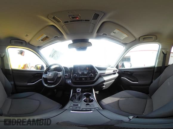 ✅ 2020 Toyota Highlander LE • VIN: 5TDBZRBH8LS511947 • Lot: 43113104. Listed on IAAI with 64,294 mi. Free auction sales archive from the USA and detailed vehicle history report at DreamBid. Image 19.