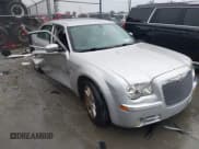 ✅ 2010 Chrysler 300 C Hemi • VIN: 2C3CA6CT5AH141439 • Лот: 40797974. Опубликован ранее на IAAI с пробегом 213 843 миль. Бесплатный доступ к архиву аукционных продаж из США и подробный отчёт об истории автомобиля на DreamBid. Изображение 1.