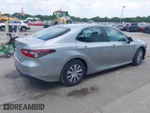 2021 Toyota Camry Hybrid LE z VIN 4T1C31AK2MU022229, wystawiony jako IAAI lot #42633309 z przebiegiem 37 463 mil mil oraz . Historia ofert i sprzedaży dostępna na DreamBid. Obrazek 4.