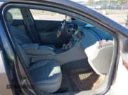 ✅ 2012 Buick LaCrosse Premium 2 • VIN: 1G4GF5E31CF143727 • Lot: 43417608. Wystawiony na IAAI z przebiegiem 199 428 mil. Bezpłatny archiwum sprzedaży aukcyjnych z USA i szczegółowy raport historii pojazdu na DreamBid. Zdjęcie 5.