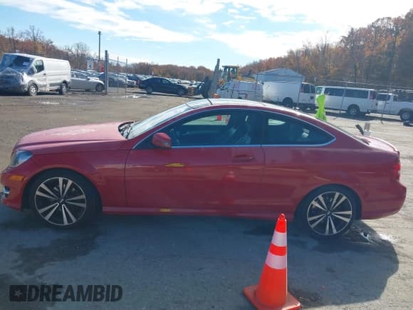 ✅ 2014 Mercedes-Benz C 250 • VIN: WDDGJ4HBXEG288865 • Lot: 43670758. Listed on IAAI with 164,169 mi. Free auction sales archive from the USA and detailed vehicle history report at DreamBid. Image 14.