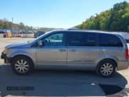 ✅ 2013 Chrysler Town & Country Touring • VIN: 2C4RC1BG0DR734700 • Lot: 43383519. Wystawiony na IAAI z przebiegiem 177 012 mil. Bezpłatny archiwum sprzedaży aukcyjnych z USA i szczegółowy raport historii pojazdu na DreamBid. Zdjęcie 14.