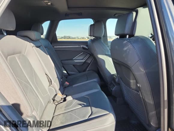 ✅ 2019 Audi Q3 S line Premium Plus • VIN: WA1EECF36K1080518 • Лот: 90140045. Опубликован ранее на Copart с пробегом 48 572 миль. Бесплатный доступ к архиву аукционных продаж из США и подробный отчёт об истории автомобиля на DreamBid. Изображение 11.