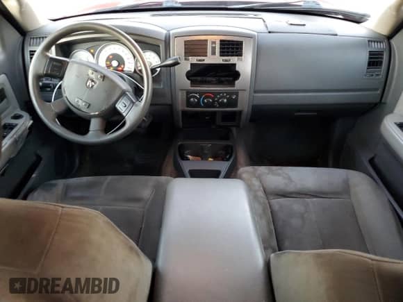 2006 Dodge Dakota SLT с VIN 1D7HE48K16S687252, выставлен на аукционе Copart как лот 85210814 с пробегом 250 541 миль миль и На запчасти • Non repairable. История ставок и продаж доступна на DreamBid. Изображение 8.