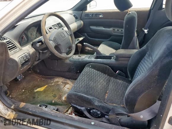 ✅ 1998 Honda Prelude • VIN: JHMBB6240WC006599 • Lot: 57177035. Listed on Copart with 172,435 mi. Free auction sales archive from the USA and detailed vehicle history report at DreamBid. Image 8.