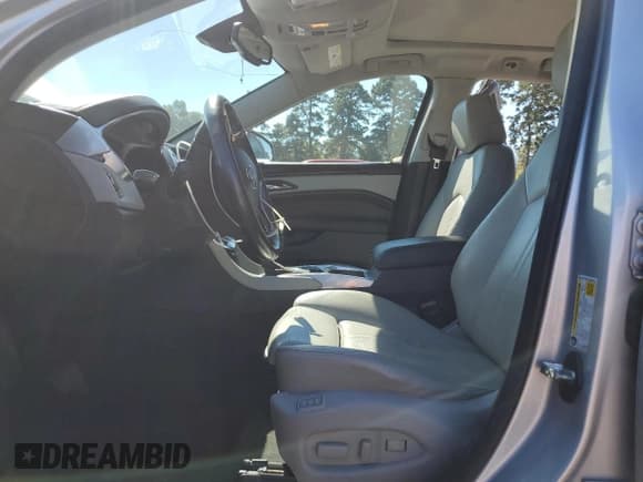 ✅ 2013 Cadillac SRX Premium Collection • VIN: 3GYFNEE31DS524701 • Lot: 84372895. Wystawiony na Copart z przebiegiem 207 688 mil. Bezpłatny archiwum sprzedaży aukcyjnych z USA i szczegółowy raport historii pojazdu na DreamBid. Zdjęcie 7.