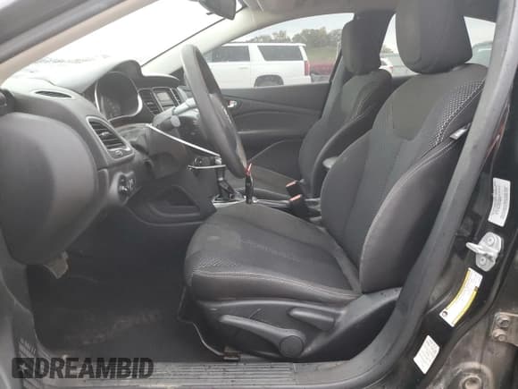 ✅ 2016 Dodge Dart SXT • VIN: 1C3CDFBB4GD762337 • Lot: 86699145. Wystawiony na Copart z przebiegiem 145 213 mil. Bezpłatny archiwum sprzedaży aukcyjnych z USA i szczegółowy raport historii pojazdu na DreamBid. Zdjęcie 7.