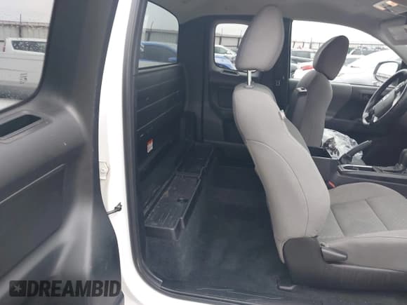 ✅ 2023 Toyota Tacoma SR • VIN: 3TYSX5EN0PT018502 • Lot: 43780263. Wystawiony na IAAI z przebiegiem 71 566 mil. Bezpłatny archiwum sprzedaży aukcyjnych z USA i szczegółowy raport historii pojazdu na DreamBid. Zdjęcie 8.