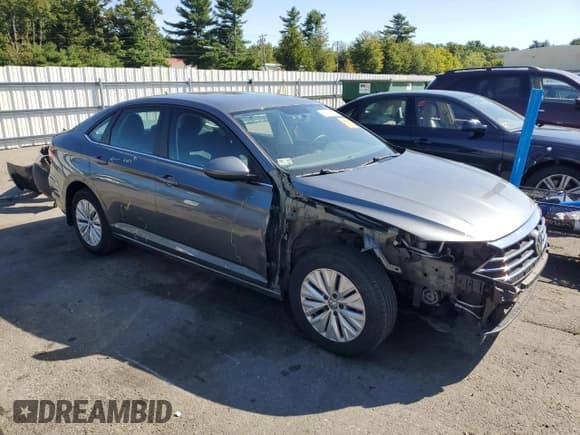 ✅ 2019 Volkswagen Jetta S • VIN: 3VWN57BU6KM007127 • Lot: 69224045. Listed on Copart with 111,555 mi. Free auction sales archive from the USA and detailed vehicle history report at DreamBid. Image 4.