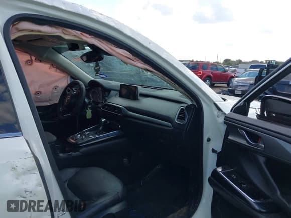 ✅ 2018 Mazda CX-9 Touring • VIN: JM3TCACY0J0218797 • Lot: 43283366. Wystawiony na IAAI z przebiegiem 128 413 mil. Bezpłatny archiwum sprzedaży aukcyjnych z USA i szczegółowy raport historii pojazdu na DreamBid. Zdjęcie 5.