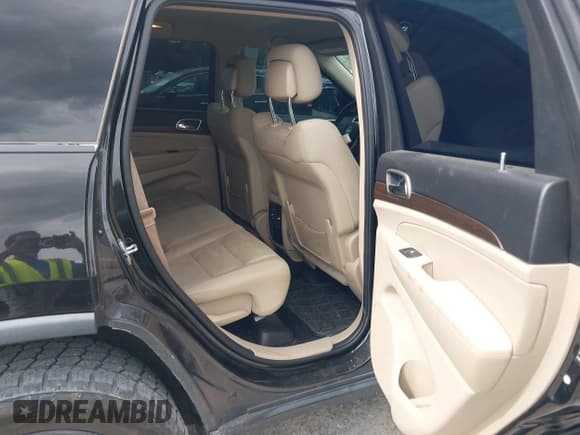 ✅ 2015 Jeep Grand Cherokee Laredo • VIN: 1C4RJEAG5FC143806 • Lot: 42386862. Listed on IAAI with 146,988 mi. Free auction sales archive from the USA and detailed vehicle history report at DreamBid. Image 8.