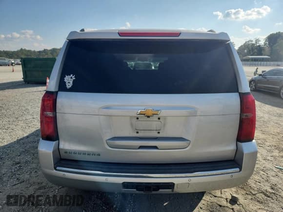 ✅ 2016 Chevrolet Suburban LTZ • VIN: 1GNSKJKC6GR340024 • Lot: 81141645. Wystawiony na Copart z przebiegiem 139 476 mil. Bezpłatny archiwum sprzedaży aukcyjnych z USA i szczegółowy raport historii pojazdu na DreamBid. Zdjęcie 6.