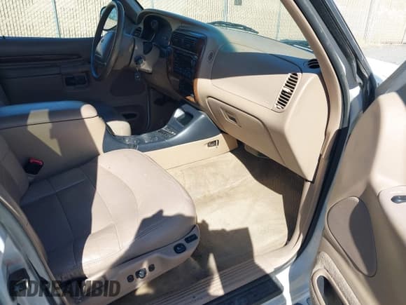 ✅ 1999 Ford Explorer XLT • VIN: 1FMZU34E2XZB27806 • Lot: 43388653. Wystawiony na IAAI z przebiegiem 255 273 mil. Bezpłatny archiwum sprzedaży aukcyjnych z USA i szczegółowy raport historii pojazdu na DreamBid. Zdjęcie 5.