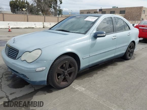 ✅ 2002 Mercedes-Benz C 230/260/280/320 • VIN: WDBRF61JX2F192056 • Lot: 41664892. Wystawiony na IAAI z przebiegiem 202 634 mil. Bezpłatny archiwum sprzedaży aukcyjnych z USA i szczegółowy raport historii pojazdu na DreamBid. Zdjęcie 2.