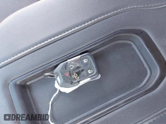 ✅ 2021 Chevrolet Silverado 1500 RST • VIN: 3GCPWDED8MG285709 • Lot: 43180967. Wystawiony na IAAI z przebiegiem 29 064 mil. Bezpłatny archiwum sprzedaży aukcyjnych z USA i szczegółowy raport historii pojazdu na DreamBid. Zdjęcie 11.