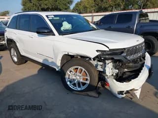 ✅ 2025 Jeep Grand Cherokee Laredo • VIN: 1C4RJHAG6SC306653 • Lot: 43183120. Listed on IAAI with 595 mi. Free auction sales archive from the USA and detailed vehicle history report at DreamBid. Image 1.