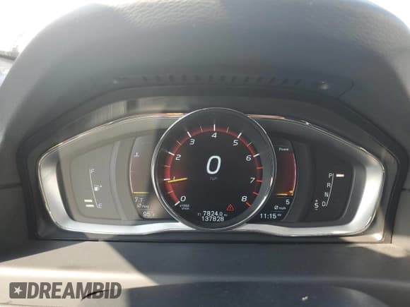 ✅ 2016 Volvo XC70 T5 Drive-E Premier • VIN: YV440MBK7G1255561 • Lot: 80126065. Wystawiony na Copart z przebiegiem 137 828 mil. Bezpłatny archiwum sprzedaży aukcyjnych z USA i szczegółowy raport historii pojazdu na DreamBid. Zdjęcie 9.