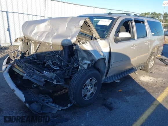 2008 Chevrolet Suburban LTZ z VIN 3GNFK16328G172542, wystawiony jako IAAI lot #43498358 z przebiegiem 194 011 mil mil oraz . Historia ofert i sprzedaży dostępna na DreamBid. Obrazek 2.