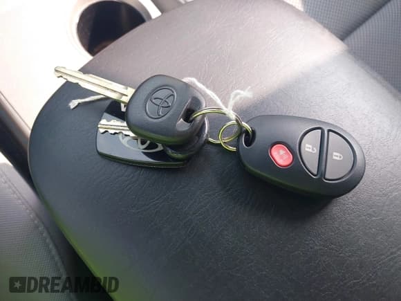 ✅ 2012 Toyota Tacoma PreRunner • VIN: 3TMKU4HNXCM033531 • Lot: 42428527. Wystawiony na IAAI z przebiegiem 62 372 mil. Bezpłatny archiwum sprzedaży aukcyjnych z USA i szczegółowy raport historii pojazdu na DreamBid. Zdjęcie 11.