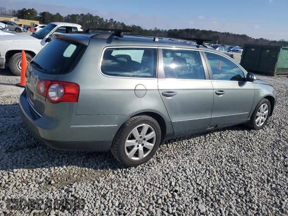 ✅ 2008 Volkswagen Passat Komfort • VIN: WVWXK73C28E116838 • Лот: 45900895. Опубликован ранее на Copart с пробегом 170 419 миль. Бесплатный доступ к архиву аукционных продаж из США и подробный отчёт об истории автомобиля на DreamBid. Изображение 3.