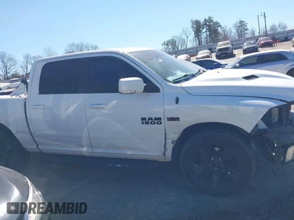 2017 Ram 1500 Night z VIN 1C6RR7MT4HS766699, wystawiony jako IAAI lot #41692973 z przebiegiem 134 746 mil mil oraz . Historia ofert i sprzedaży dostępna na DreamBid. Obrazek 13.