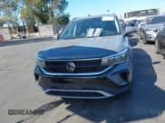 ✅ 2024 Volkswagen Taos SE • VIN: 3VVEX7B20RM026036 • Lot: 43571592. Wystawiony na IAAI z przebiegiem 39 023 mil. Bezpłatny archiwum sprzedaży aukcyjnych z USA i szczegółowy raport historii pojazdu na DreamBid. Zdjęcie 12.