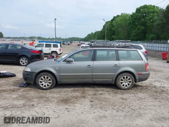 ✅ 2001 Volkswagen Passat • VIN: WVWVH63B61E310477 • Лот: 42107133. Опубликован ранее на IAAI с пробегом 141 909 миль. Бесплатный доступ к архиву аукционных продаж из США и подробный отчёт об истории автомобиля на DreamBid. Изображение 14.