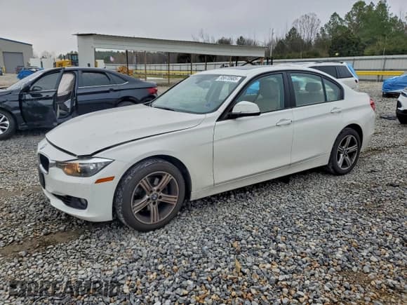 ✅ 2013 BMW 3 Series 328i xDrive • VIN: WBA3B3C5XDJ698226 • Lot: 95670985. Listed on Copart with 116,994 mi. Free auction sales archive from the USA and detailed vehicle history report at DreamBid. Image 1.